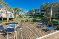 Beach Bliss: Chic St. Augustine Retreat - Wifi