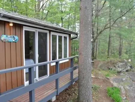 Waterfront cottage @ Muskoka Pines kayaks/ fireplace /bbq/firepit Отели в г. Грейвенхерст