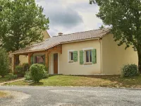 Bungalow in Lanzac near Dordogne River Hotele w: Lanzac
