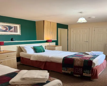 Hawk House | Standard Double Hotels in Warminster