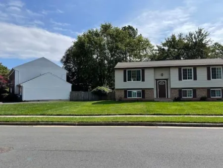 Spacious 3Br/2Bth close to INOVA & Reston Hospitals, DC, and Dulles airport