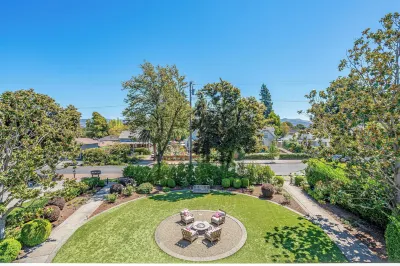 White House Napa Hotels near Artesa Vineyards & Winery