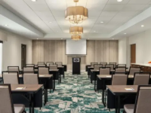 แฮมป์ตัน อินน์แอนด์สวีทส์ แทมปา ย่านบุชการ์เด้นส์ โรงแรมในแทมปา