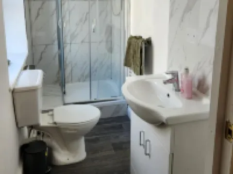 Stylish 1 Bedroom Flat Near Bridgend Town Centre Hotels in Bridgend