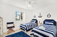 2-bedroom condo steps to Tybee Island Beach 타이비 아일랜드 주변 호텔