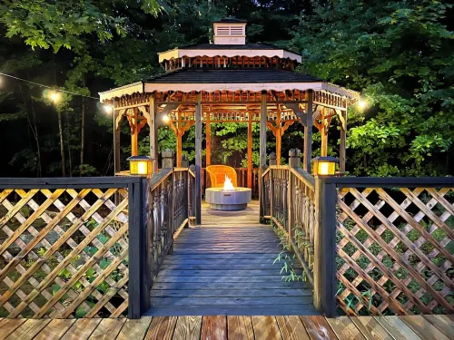 Lakeside Home Hot Tub + Heated Pool on Private 5 Acres