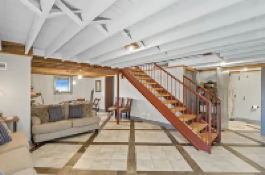 Brown Co, Hot Tub, King Bed, Sleeps 10, Bumper Pool, 5 Smart TVs Firepit, Grill Hotels in Jackson Township