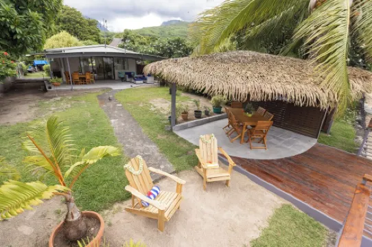 Beachfront Home Puna'auia Tahiti Hotels in Punaauia