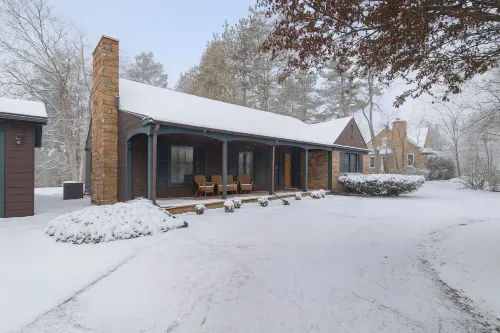 NEW OWNER SPECIAL>Cottage on 6th