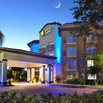 Holiday Inn Express & Suites NAPLES DOWNTOWN - 5TH AVENUE by IHG