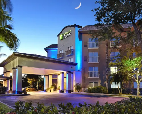 Holiday Inn Express & Suites NAPLES DOWNTOWN - 5TH AVENUE by IHG Hotels in Collier County