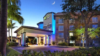 Holiday Inn Express & Suites NAPLES DOWNTOWN - 5TH AVENUE by IHG Hotels in Collier County