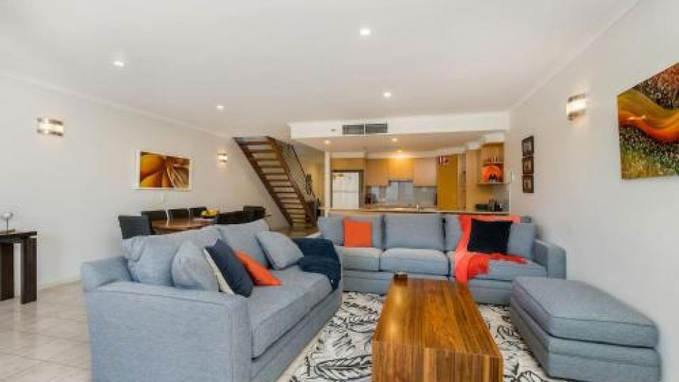 Absolute Solace - 2 - 8 Lawson Street