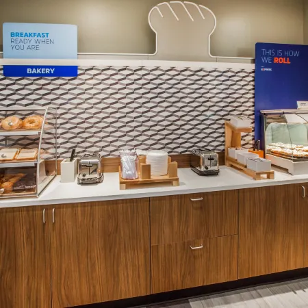 Holiday Inn Express JAMAICA - JFK AIRTRAIN - NYC by IHG Отели рядом с достопримечательностью «Железнодорожная станция JFK Air Train»