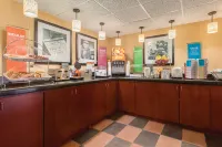 Hampton Inn des Moines-Airport - Breakfast
