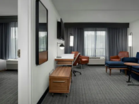 Courtyard Bloomington Hotels in Bloomington