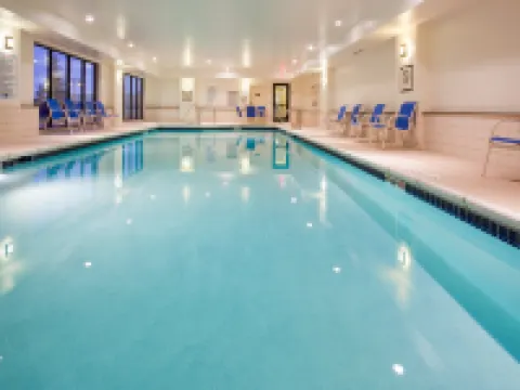 Staybridge Suites Milwaukee West-Oconomowoc by IHG オコノモウォックのホテル