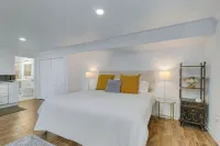 Coastal Room Near Laguna Beach, Close to Shops