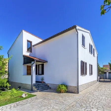 Apartment in Pula Near the Sea and Town Center