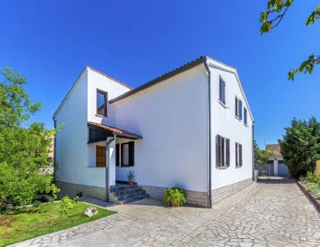 Apartment in Pula Near the Sea and Town Center