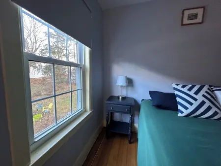 Captain's Quarters 1Br Apartment. Walk to Everything.