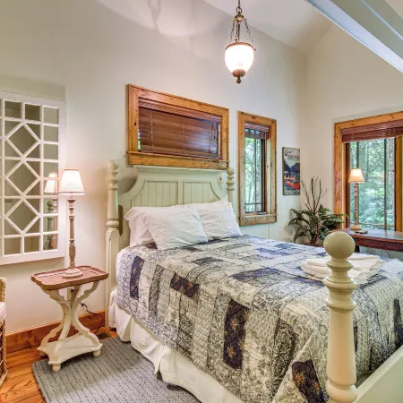 Group-Friendly Golf Getaway! 5 Mi to Cashiers