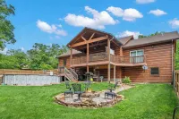 Teals Treasure Secluded Lakeside Cabin for 8!