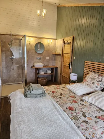 Nature and relaxation break at Monadière near La Chaise Dieu Отели в г. Ла Шапель-Женест