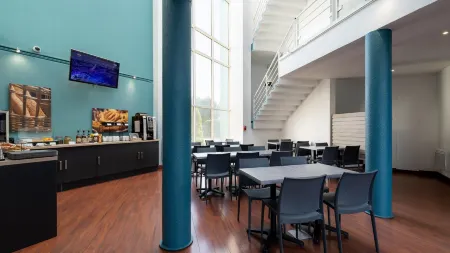 Kyriad Eco Lille Sud - Noyelles Godault Отели в г. Френ-ле-Монтобан