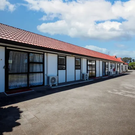 Summer Inn Motel - Newly Renovated, 2 Min Walk to Orewa Beach
