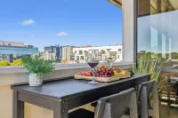 Rooftop Deck and Pool with City Skyline - Luxurious Music Row Retreat