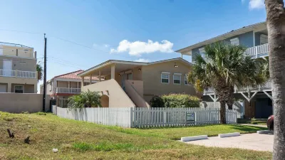 Pompano Beachview Home Home Hotels near Beach Waterpark
