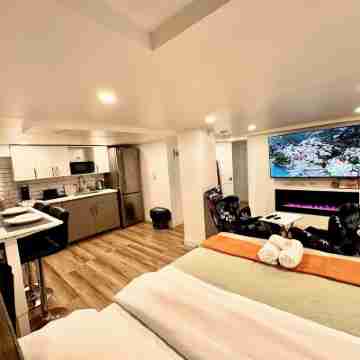 Pvt Studio near Fairway Mall & Waterloo Airport. Downtown in few minutes Rooms