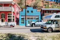 Right on Main Street! Mtn-view Bisbee Hideaway