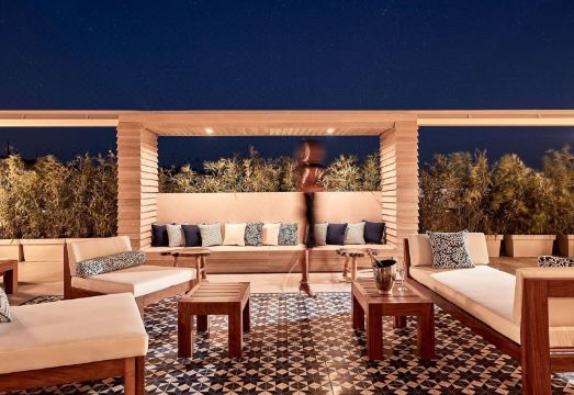 안티곤 어번 시크 호텔