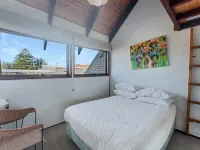 'Broulee Break' -2-Bed Beach House with Games Room Hotels in Broulee