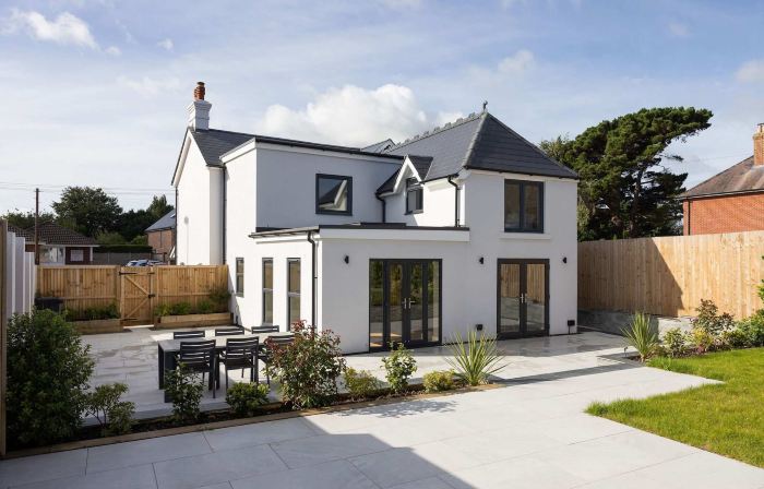 Modern 5-bedroom Retreat Nr Coast