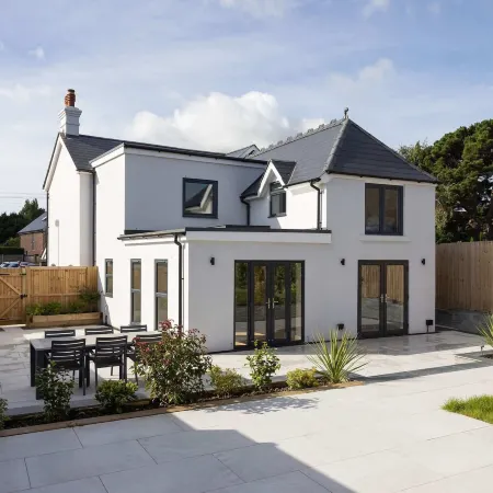 Modern 5-bedroom Retreat Nr Coast