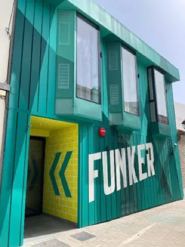 Funker Hostel Hotel di 