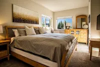 Snow Star Skylight - 3BD 3BA - Hot Tub, Gym, Walk to Ski! - balcony