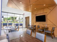 Holiday Inn Express & Suites Cedar Rapids NE - Marion by IHG Hotels in Marion