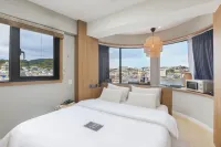 Tongyeong De'Lamour Hotel - parking