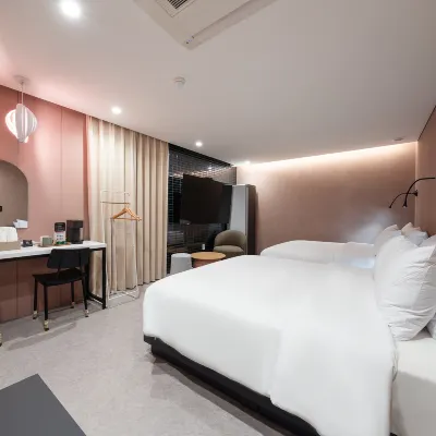 Busan Dongnae Amare Hotels near Oncheonjang Station