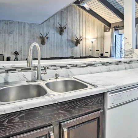 Mammoth Lakes Condo w/ Pool + Spa Access!
