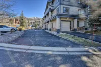 Steamboat Home w/ Garage, 1 Mi to Ski Resort -  Apartamentos vacacionales