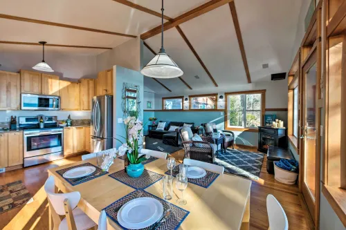 Puget Sound Escape Private Beach and Oversized Deck