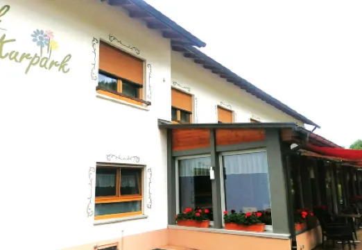 Hotel am Kurpark Отели в г. Тодтмос