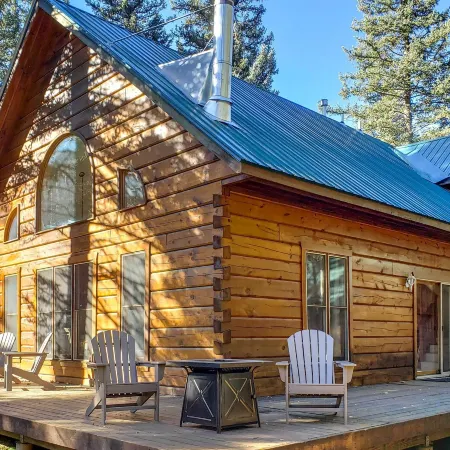 Bayfield Cabin w/ Wraparound Deck & Fire Pit
