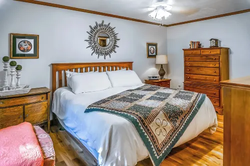 Dock! Riverfront Angler's Oasis in Elizabethton - 3 étoiles