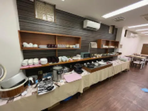 青森倫勃朗旅館 青森市酒店